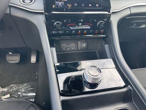 New 2025 Jeep Grand Cherokee L Altitude image 19