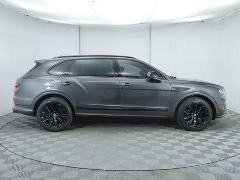 Used 2023 Bentley Bentayga Extended Wheelbase image 4