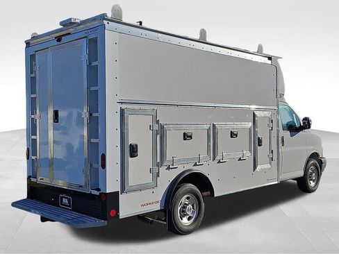 New 2025 Chevrolet Express 3500 w/ Power Convenience Package image 4