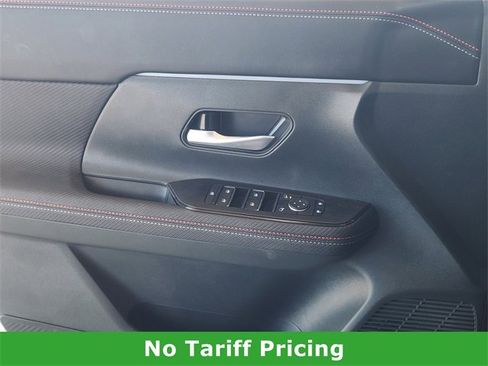 Certified 2025 Nissan Kicks SR image 22