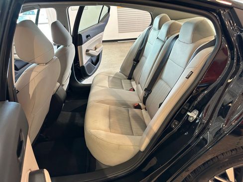 Used 2025 Nissan Altima 2.5 SV image 38