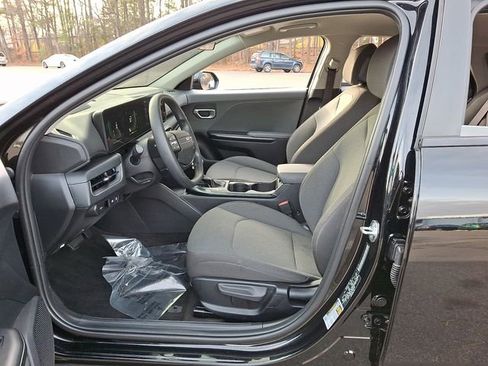 Used 2025 Kia K4 LX image 16