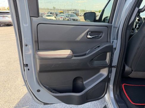 Used 2024 Nissan Frontier Pro-X RWD image 16