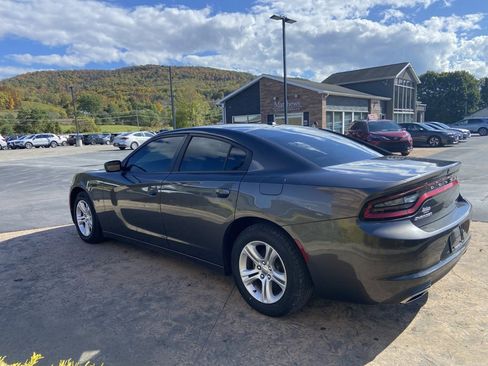 Used 2019 Dodge Charger SXT w/ Leather Interior Group image 6