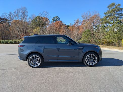 New 2025 Land Rover Range Rover Sport Dynamic SE image 4