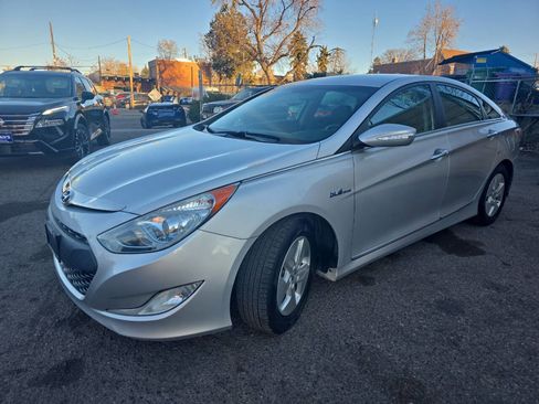 Used 2011 Hyundai Sonata Hybrid image 1