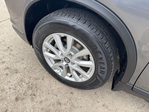 Used 2018 Nissan Rogue SV w/ Premium Package image 23