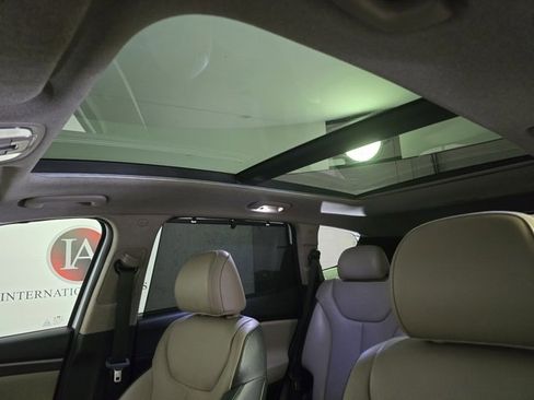 Used 2020 Hyundai Santa Fe SEL w/ Convenience + Premium Package image 12