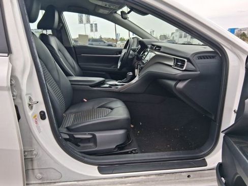 Certified 2019 Toyota Camry SE image 13