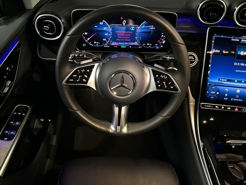 Used 2025 Mercedes-Benz GLC 350e 4MATIC image 13