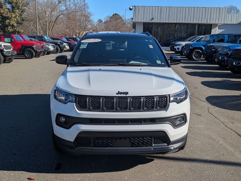 Used 2023 Jeep Compass Altitude image 2