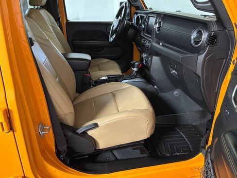Used 2018 Jeep Wrangler Unlimited Sahara w/ Uconnect 4C Nav & Sound Group AWD/4WD image 24