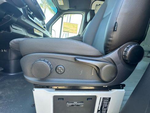 Used 2025 Mercedes-Benz Sprinter 2500 image 20