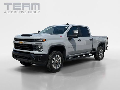Used 2025 Chevrolet Silverado 2500 Custom w/ Custom Value Package AWD/4WD image 3
