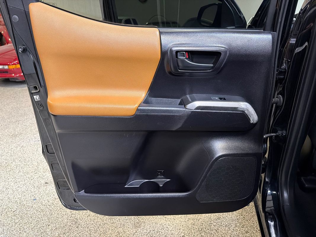 Used 2020 Toyota Tacoma SR5 RWD image 34