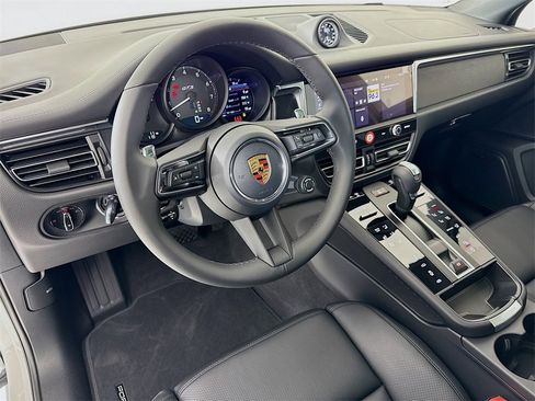 New 2026 Porsche Macan GTS image 4