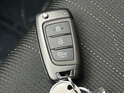 Certified 2022 Hyundai Venue SE image 27