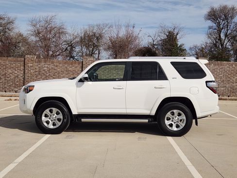 Used 2015 Toyota 4Runner SR5 image 5