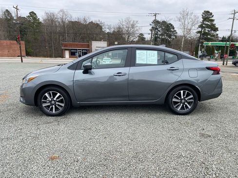 Used 2025 Nissan Versa SV image 6