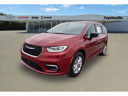 New 2026 Chrysler Pacifica Select image 7