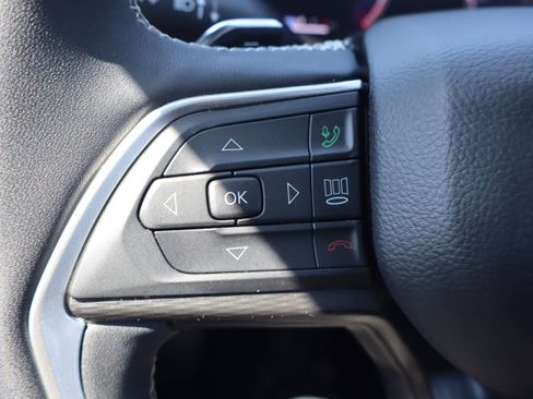 Used 2025 Jeep Grand Cherokee Altitude AWD/4WD image 15