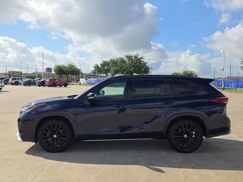 Used 2024 Toyota Highlander XSE FWD image 7