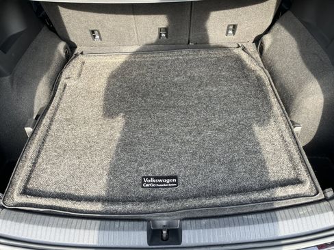 Used 2024 Volkswagen Tiguan SE w/ Panoramic Sunroof Package AWD/4WD image 10