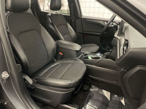 Used 2025 Ford Escape SE FWD image 21