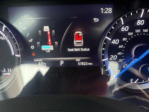 Used 2021 Toyota Highlander XLE image 18