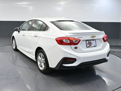 Used 2017 Chevrolet Cruze LT w/ Convenience Package image 7