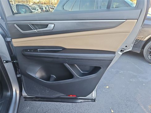 Certified 2024 Volkswagen Atlas Cross Sport SE image 29