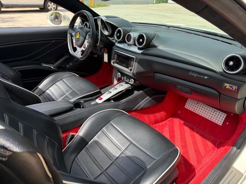Used 2015 Ferrari California T RWD image 18