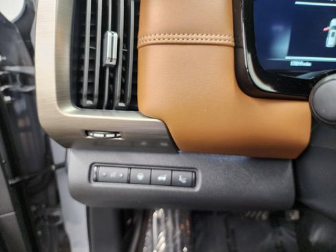 Used 2025 Nissan Pathfinder Platinum AWD/4WD image 24