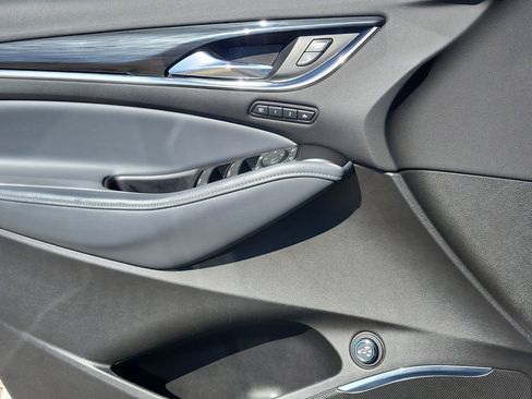 Used 2018 Buick Enclave Premium w/ Experience Buick Package image 10