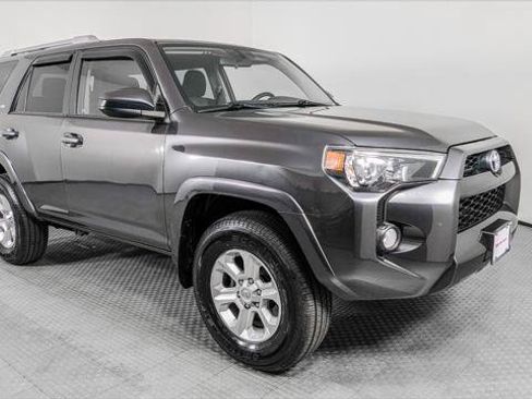 Used 2018 Toyota 4Runner SR5 AWD/4WD image 9