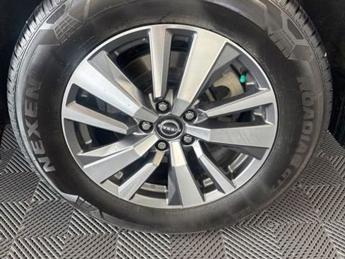 Used 2024 Nissan Pathfinder SL AWD/4WD image 14
