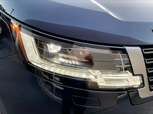 Used 2023 Land Rover Range Rover Long Wheelbase SE image 29