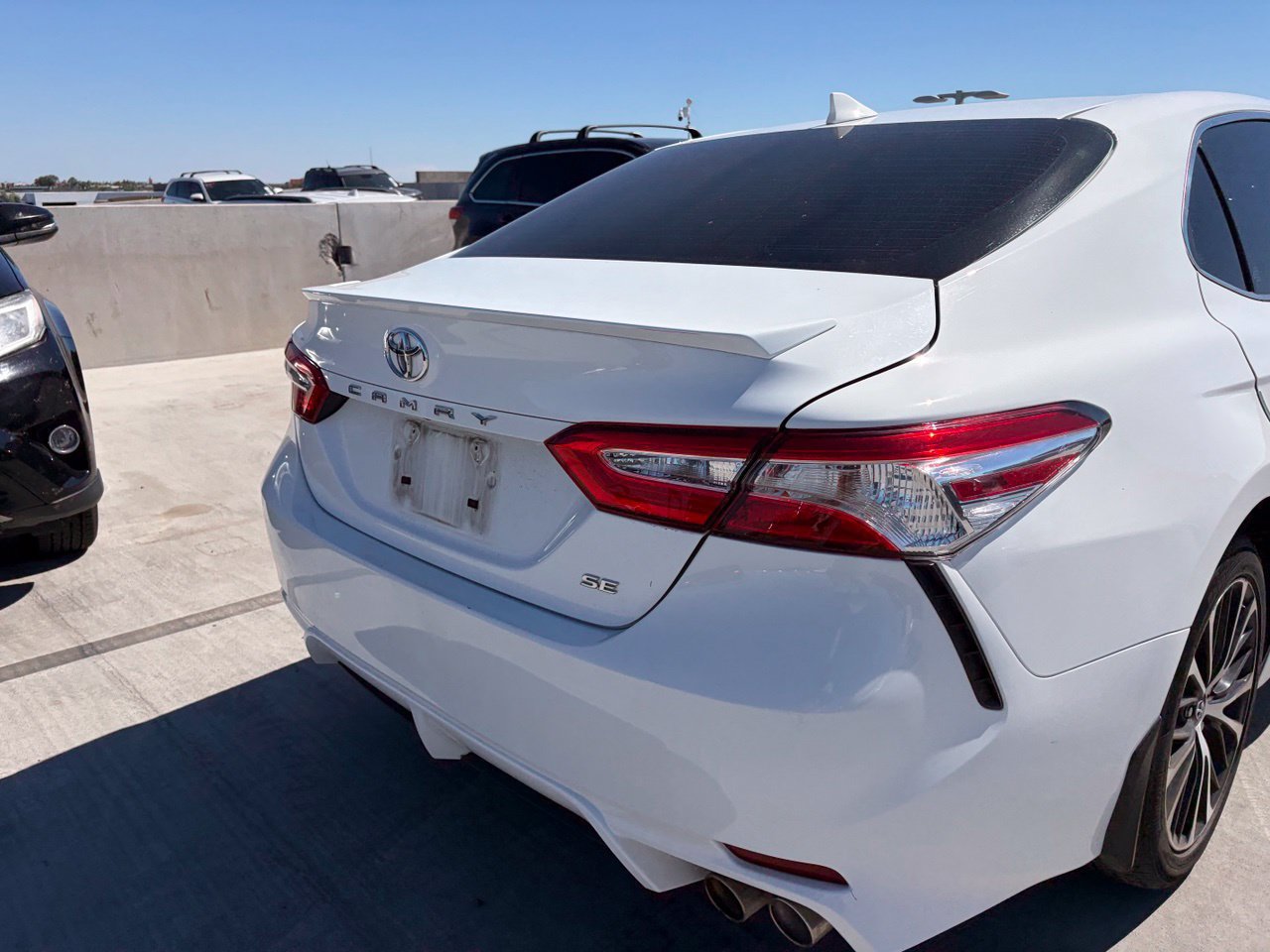 Used 2020 Toyota Camry SE FWD image 4