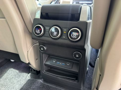 Used 2018 Land Rover Discovery HSE AWD/4WD image 34