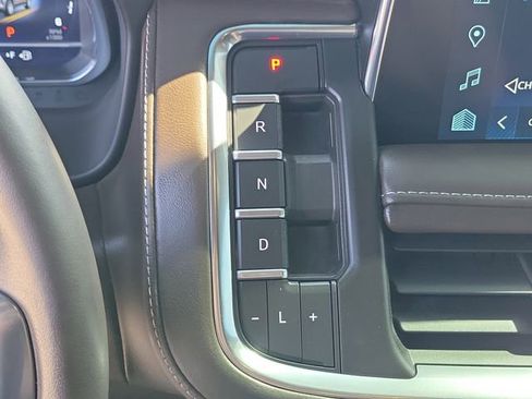 Certified 2022 Chevrolet Suburban LT w/ Luxury Package image 33