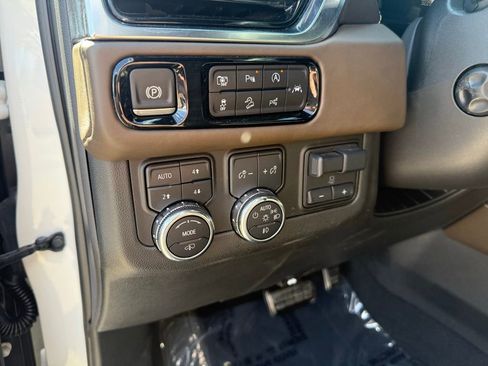 Used 2025 GMC Yukon XL Denali Ultimate AWD/4WD image 11