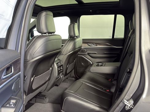 New 2026 Jeep Grand Cherokee Limited w/ Limited Altitude Package AWD/4WD image 9