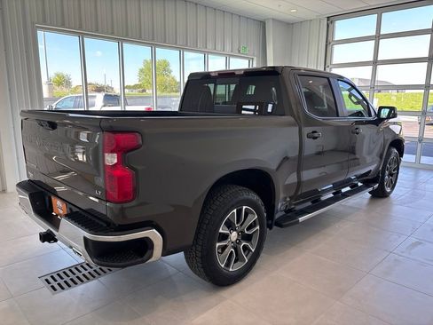 Used 2023 Chevrolet Silverado 1500 LT AWD/4WD image 5