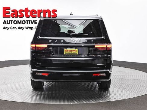 Used 2024 Jeep Wagoneer Series III w/ Premium Group I AWD/4WD image 6
