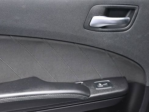 Used 2019 Dodge Charger SXT w/ Blacktop Package RWD image 10