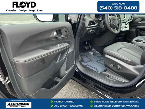 New 2027 Chrysler Pacifica Select AWD/4WD image 8