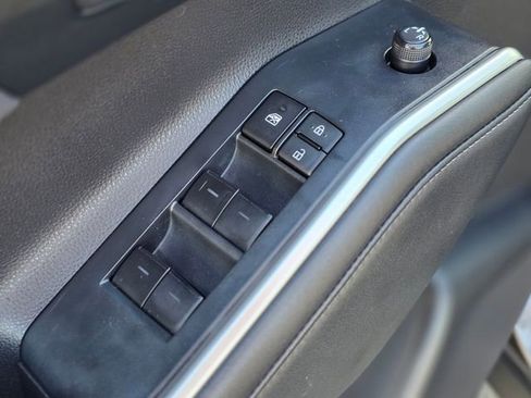 Used 2023 Toyota Highlander L image 24