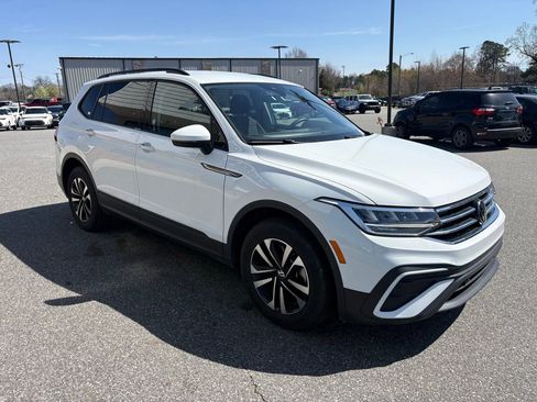 Used 2024 Volkswagen Tiguan S image 9