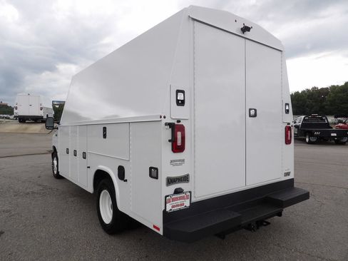 Used 2024 Ford E-350 and Econoline 350 Super Duty w/ Driver's Safety Package RWD image 5