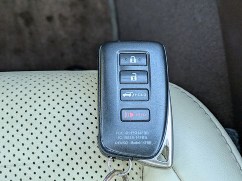 Used 2016 Lexus ES 350 350 w/ Luxury Package w/Wood Trim image 28